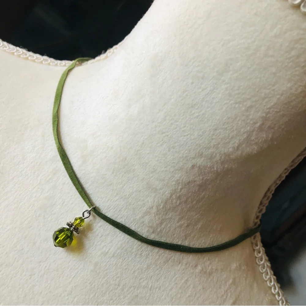 Forest green faceted glass crystal suede choker necklace